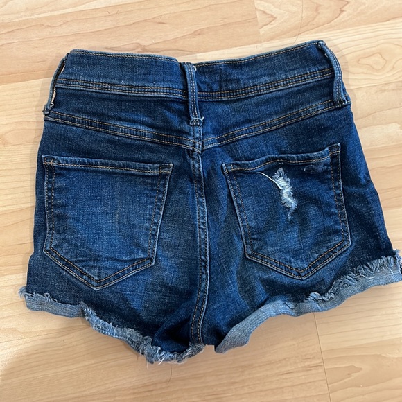 Hollister Short-Shorts - Picture 2 of 2